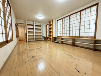 【洋室】 | 小山元町 戸建 | 広々16帖の2階洋室。