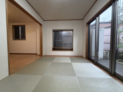 【和室】 | 小山元町 戸建 | 出窓つきの1階和室。