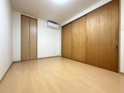 【洋室】 | 小山元町 戸建 | 2F南側洋室