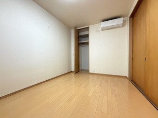 【洋室】 | 小山元町 戸建 | 2F南側洋室
