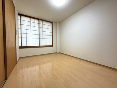【洋室】 | 小山元町 戸建 | 2F南側洋室