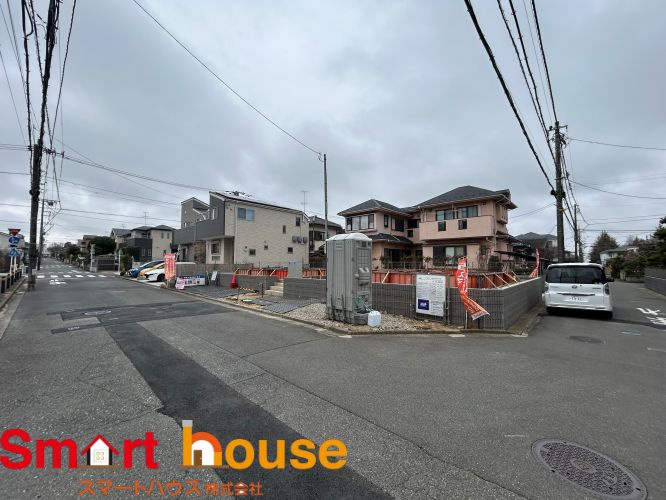 横浜市港南区日限山３丁目　新築2棟の前面道路含む現地写真