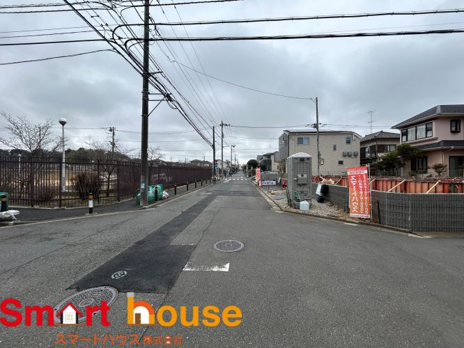 横浜市港南区日限山３丁目　新築2棟の前面道路含む現地写真