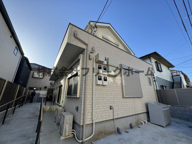 三鷹市上連雀２丁目のアパートのエントランス