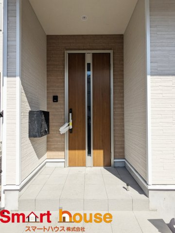 相模原市南区相武台　新築2棟の玄関