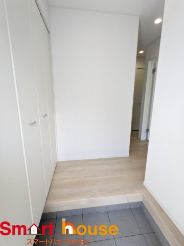 相模原市南区相武台　新築2棟の玄関