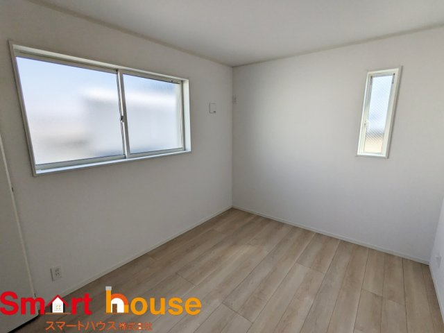 相模原市南区相武台　新築2棟の洋室