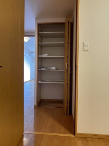 アルファステイツ市駅前の収納|廊下にある収納です