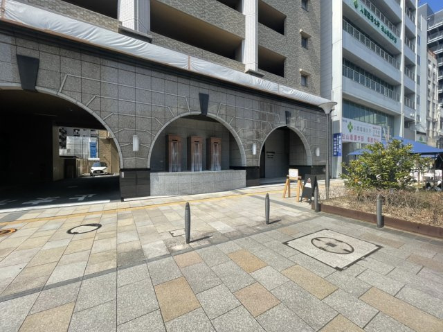 アルファステイツ市駅前の外観|花園通りに面しています