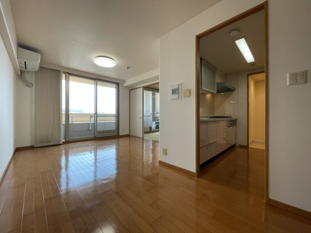 アルファステイツ市駅前の居間・リビング|約10.4帖のリビングダイニングです