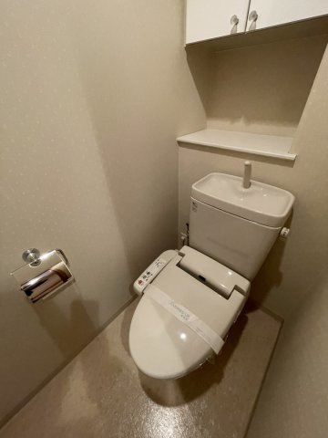 アルファステイツ市駅前のトイレ|温水洗浄便座付きのトイレです