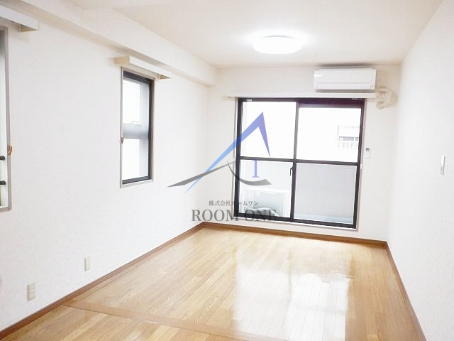 プラティーク鶴見中央の居間・リビング|洋室のお部屋です。