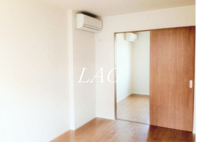 【居間・リビング】 | サンクラベール | 洋室のお部屋です。