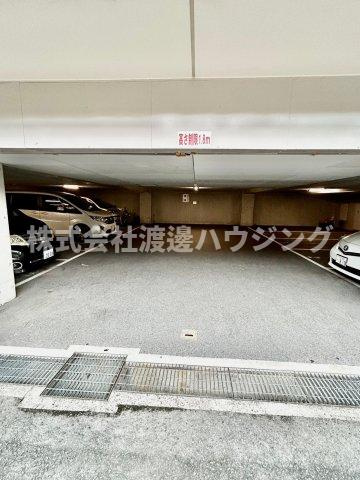 ハイロイヤル緑地公園パート2A棟の駐車場