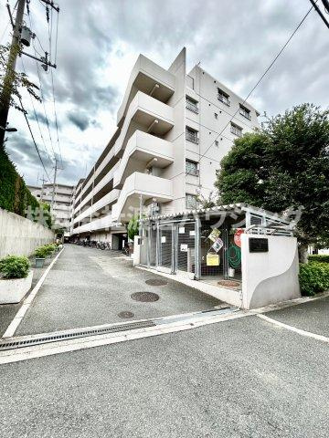 ハイロイヤル緑地公園パート2A棟の外観