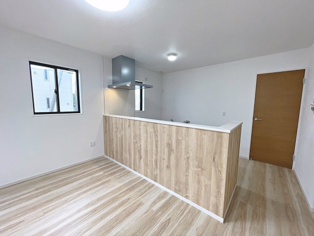 新築戸建・新築建売　太田市浜町1期　太田小学校・太田西中学校のキッチン|キッチンはカウンターになっているのでリビング全体を見渡すことができます！