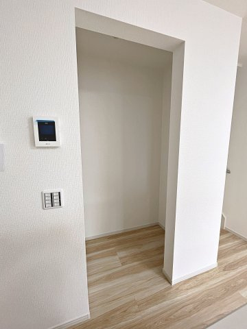 新築戸建・新築建売　太田市浜町1期　太田小学校・太田西中学校の収納|キッチンにはパントリー収納がございます！食品や防災グッズなどの保管に便利です！