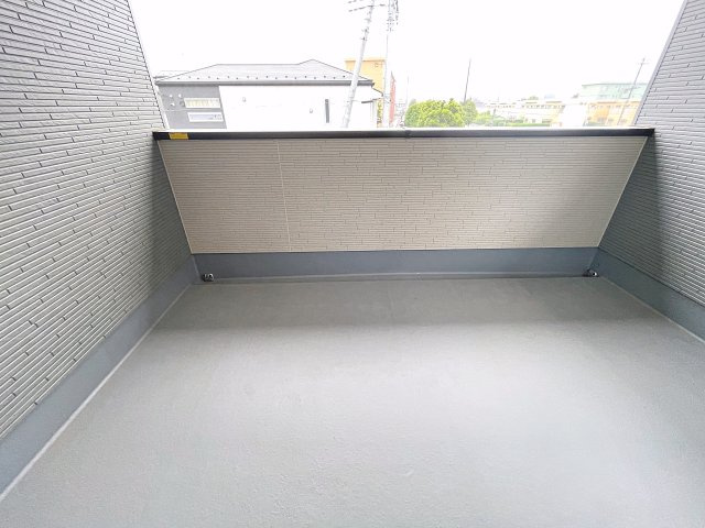 新築戸建・新築建売　太田市浜町1期　太田小学校・太田西中学校のバルコニー|天候の急な変化にも柔軟に対応できる快適なインナーバルコニー！