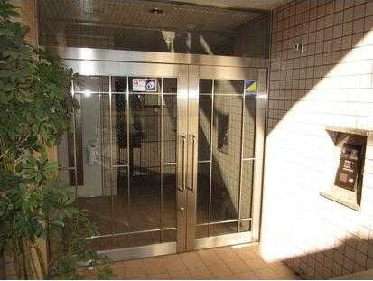 白金海心ビルのエントランス