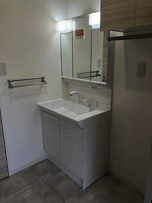 クレセント・トウヨウ A棟の独立洗面台