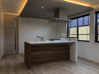 クレセント・トウヨウ A棟の居間・リビング