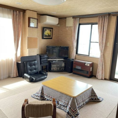 長野県大町市大町 元整形外科クリニックの洋室|3階のリビングです