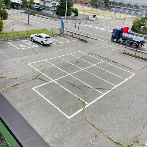 長野県大町市大町 元整形外科クリニックの駐車場|10台以上駐車可能