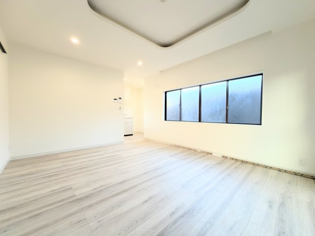 【居間・リビング】 | ◆麻生区岡上5丁目 中古戸建◆  | ◆リフォーム済みでのお引渡しなので、即ご入居可能です。家具の配置や色など決めやすくスムーズにお引越しできます。