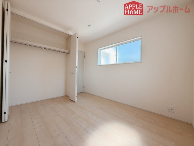 [新築住宅] 深谷市上野台 第24 全3棟の洋室|２階居室は全室収納あり！たっぷりある収納活用でお部屋もキレイを保てます♪
