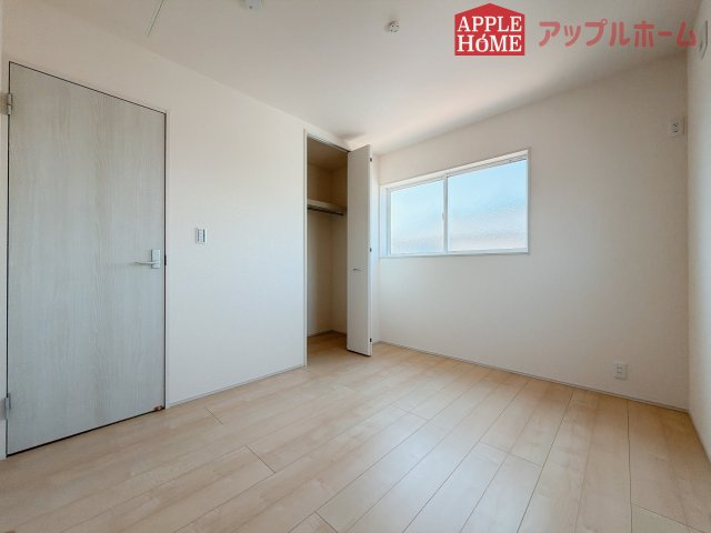 [新築住宅] 深谷市上野台 第24 全3棟の洋室|２階居室は全室収納あり！たっぷりある収納活用でお部屋もキレイを保てます♪