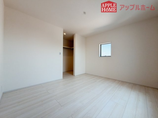 [新築住宅] 深谷市上野台 第24 全3棟の洋室|２階居室は全室収納あり！たっぷりある収納活用でお部屋もキレイを保てます♪