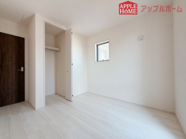 [新築住宅] 深谷市上野台 第24 全3棟の洋室|２階居室は全室収納あり！たっぷりある収納活用でお部屋もキレイを保てます♪