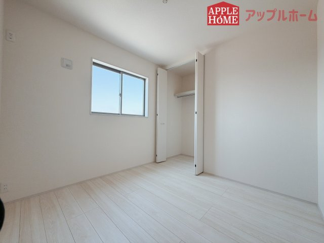 [新築住宅] 深谷市上野台 第24 全3棟の洋室|２階居室は全室収納あり！たっぷりある収納活用でお部屋もキレイを保てます♪