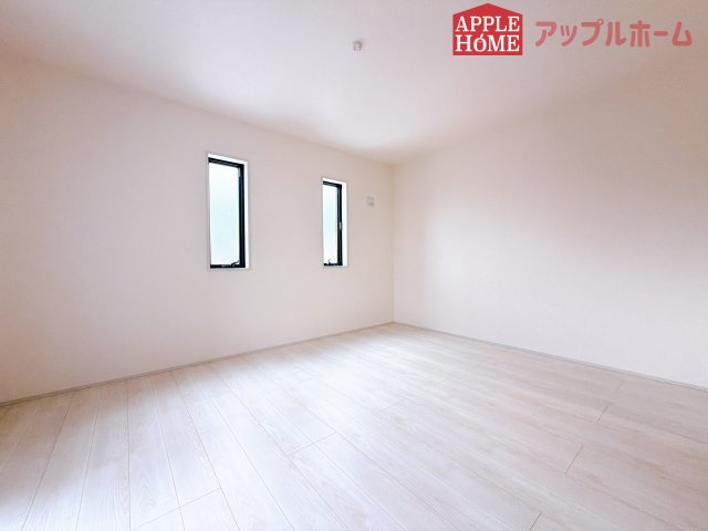 [新築住宅] 深谷市田所町 第3 全2棟の洋室|２階居室は全室収納あり！たっぷりある収納活用でお部屋もキレイを保てます♪