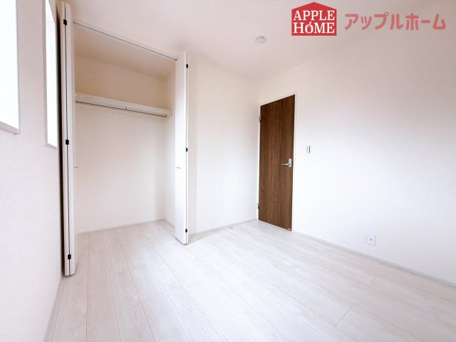 [新築住宅] 深谷市田所町 第3 全2棟の洋室|２階居室は全室収納あり！たっぷりある収納活用でお部屋もキレイを保てます♪
