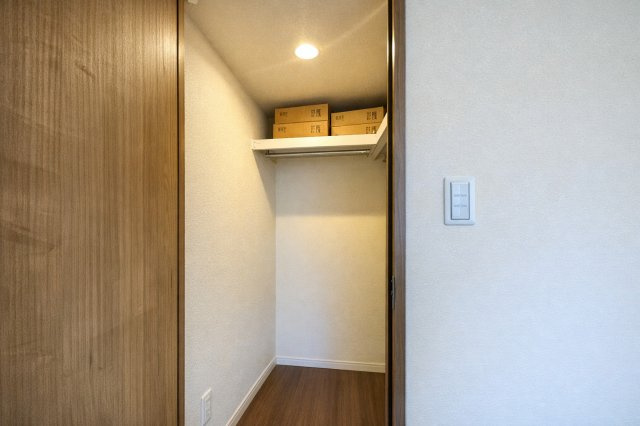 ライオンズマンション小岩第5の収納|暮らしをすっきり整える豊富な収納スペースは、衣類から日用品まで余裕を持ってしまえ、いつも整った美しい住まいを保つことができます。快適な生活を支える頼もしい味方です。