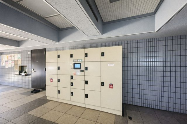 ライオンズマンション小岩第5の設備|不在時でも荷物の受け取りができる宅配ボックス付きで、毎日がもっと便利に。