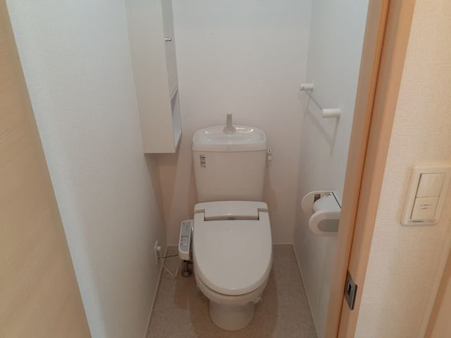 【トイレ】 | ブライト・ヒルサイトＢ | ゆったりとした空間のトイレです