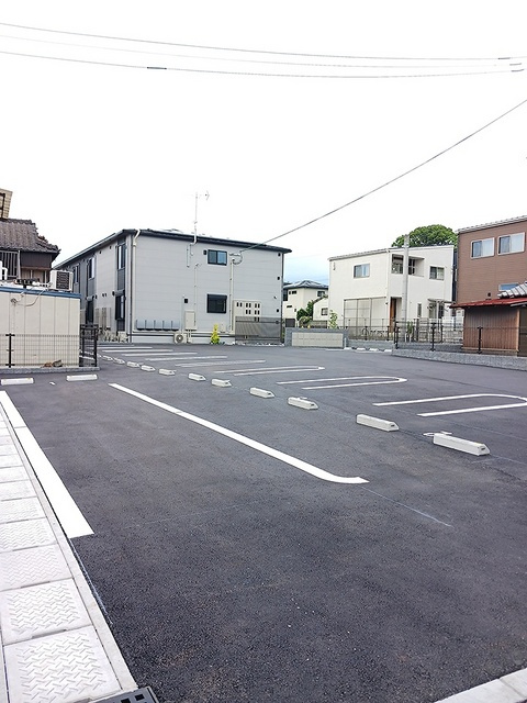 ピエモンテ　愛宕の駐車場|駐車スペースもあります☆