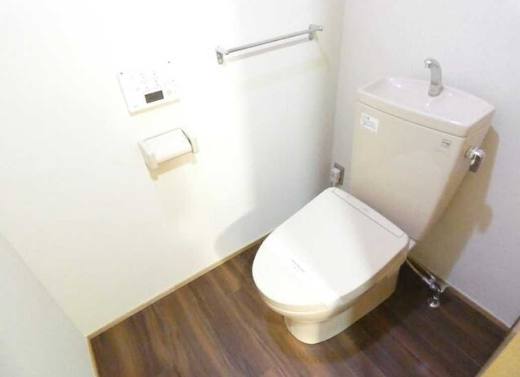 PLATEAU　南東角部屋　ネット無料　ファミリー向けのトイレ