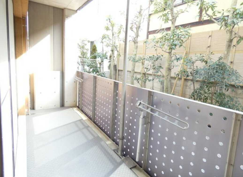 PLATEAU　南東角部屋　ネット無料　ファミリー向けのバルコニー