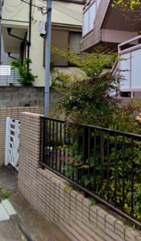 メゾン秋田のエントランス