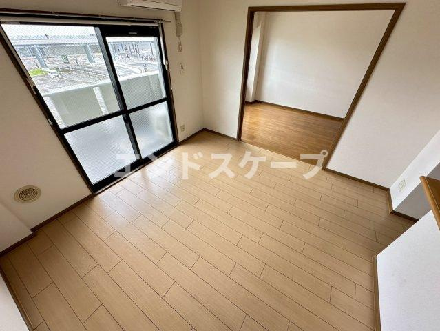 コムフォートワンの居間・リビング|高崎、前橋のお部屋探しはエンドスケープまで！お客様の理想お聞かせ下さい♪