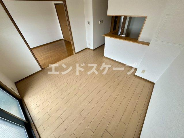 コムフォートワンの居間・リビング|高崎、前橋のお部屋探しはエンドスケープまで！お客様の理想お聞かせ下さい♪