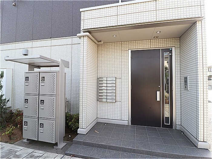 ルミウス　Bのエントランス|エントランスはオートロック付です