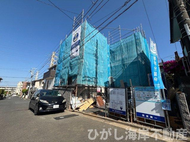 茅ヶ崎市堤　新築戸建　の前面道路含む現地写真|4月18日撮影　建築中　現地外観