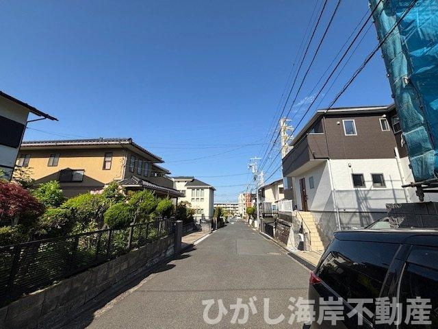茅ヶ崎市堤　新築戸建　の前面道路含む現地写真|4月18日撮影　建築中　現地外観