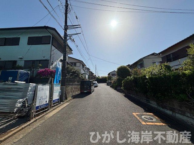 茅ヶ崎市堤　新築戸建　の前面道路含む現地写真|4月18日撮影　建築中　現地外観