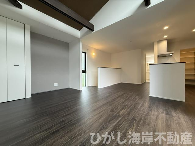 茅ヶ崎市西久保　新築戸建　全4棟の居間・リビング|18.9帖　吹抜付LDK