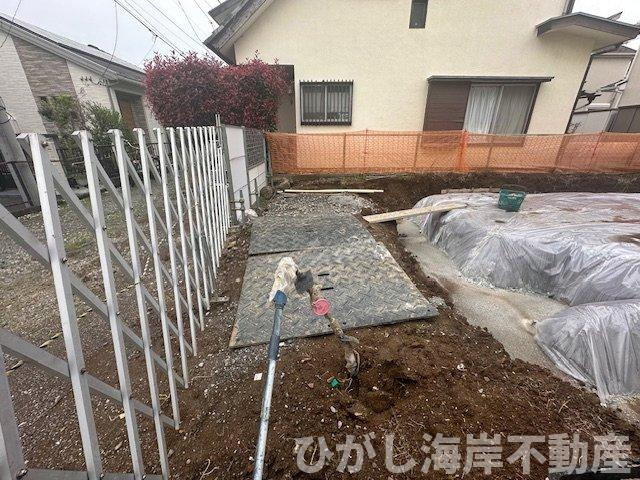 茅ヶ崎市高田2丁目　新築戸建　の駐車場|4月6日撮影　工事中　駐車スペース